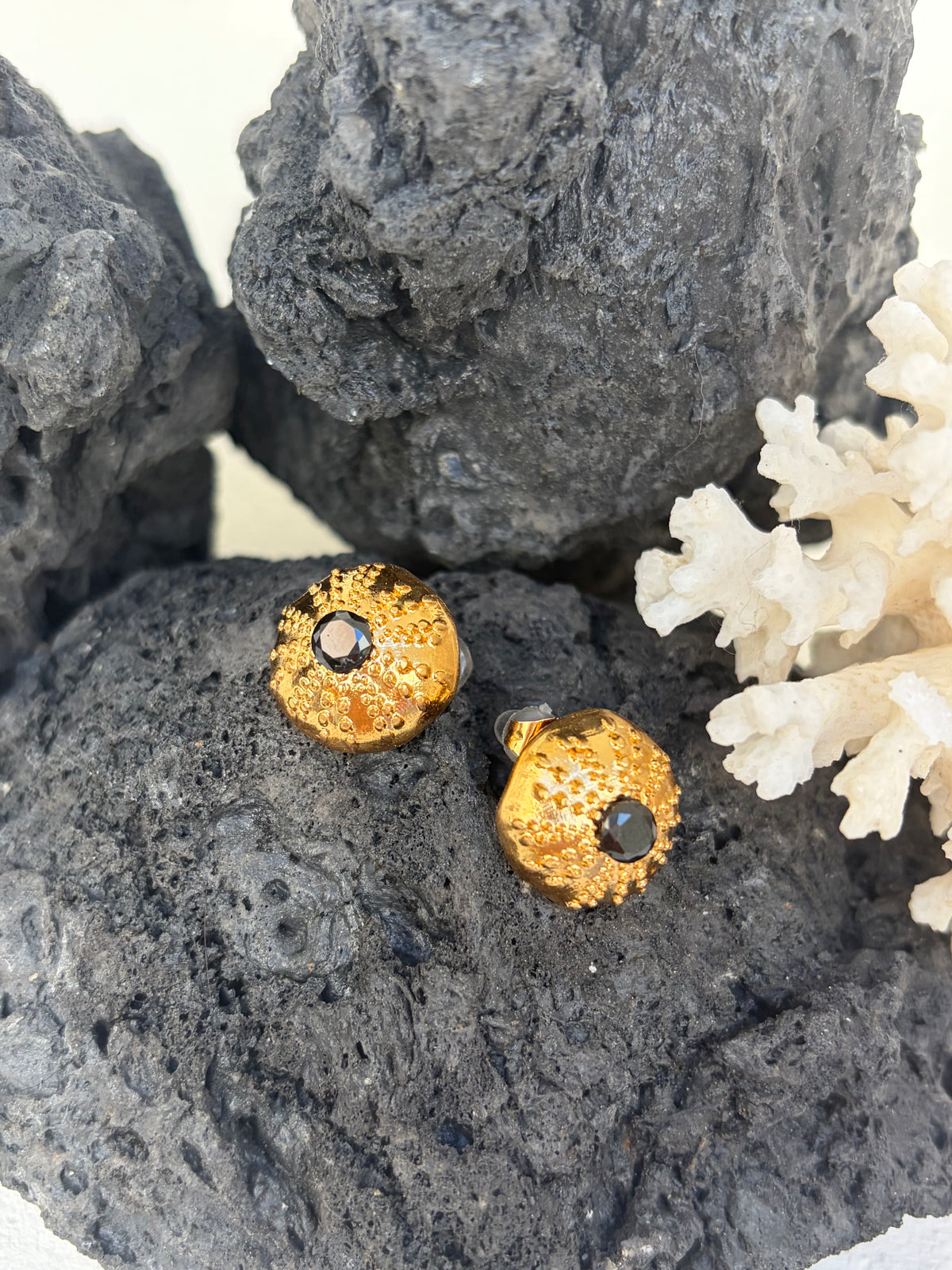 Boucles d’oreilles Plated Gold & Black Zircon - Malo - pièce de caractère ©️