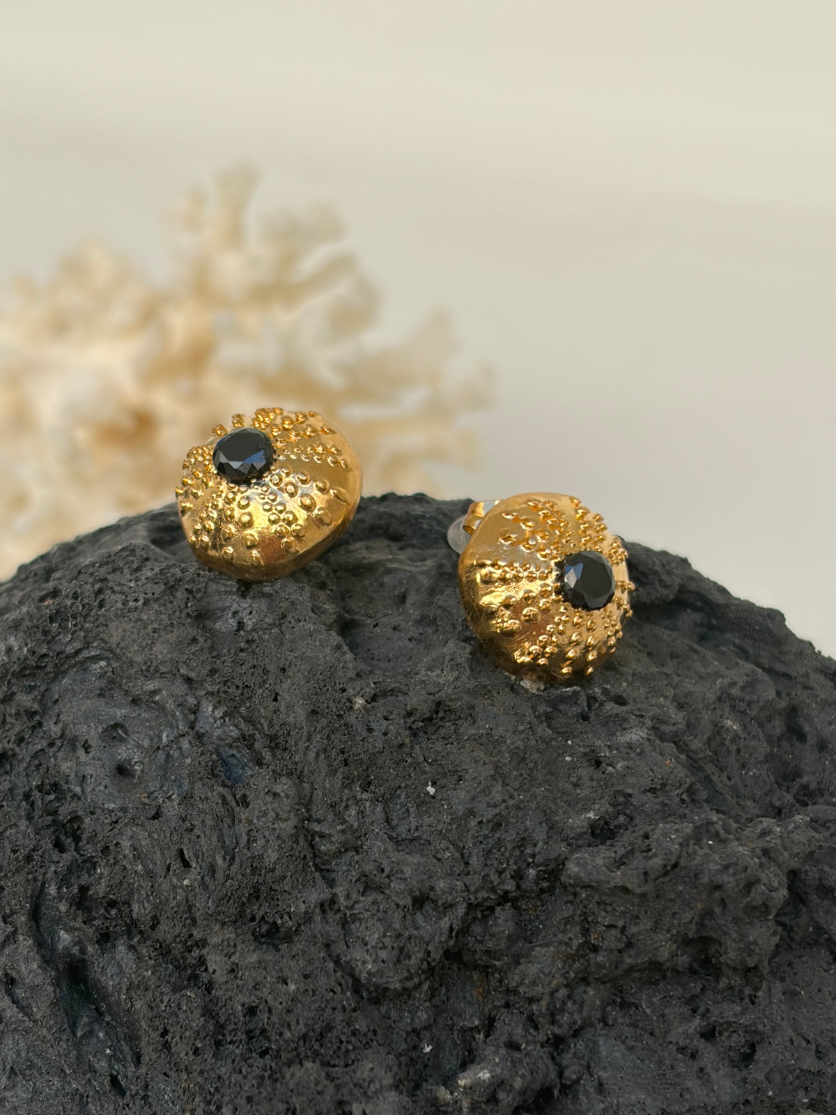 Boucles d’oreilles Plated Gold & Black Zircon - Malo - pièce de caractère ©️