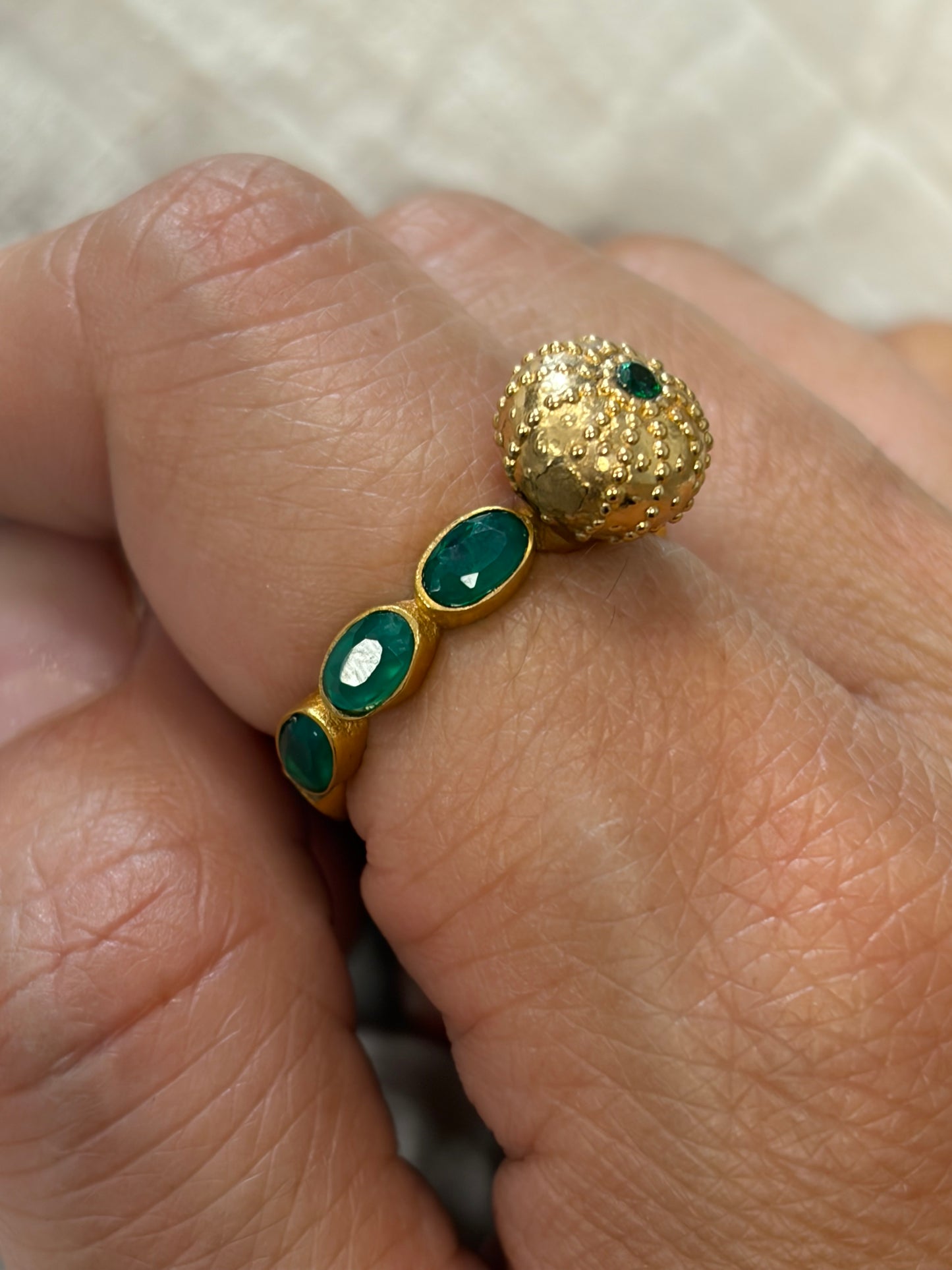 Bague Onyx vert et Oursin gold ✨