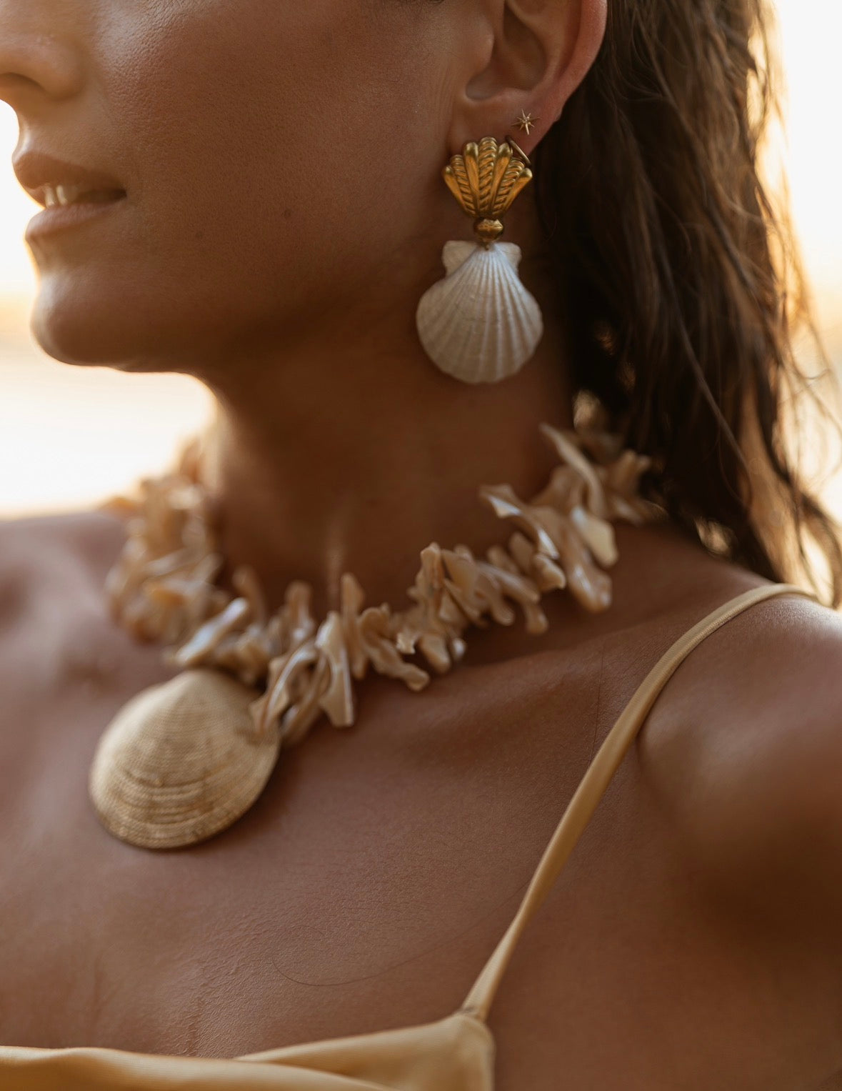 Collier Gold wave