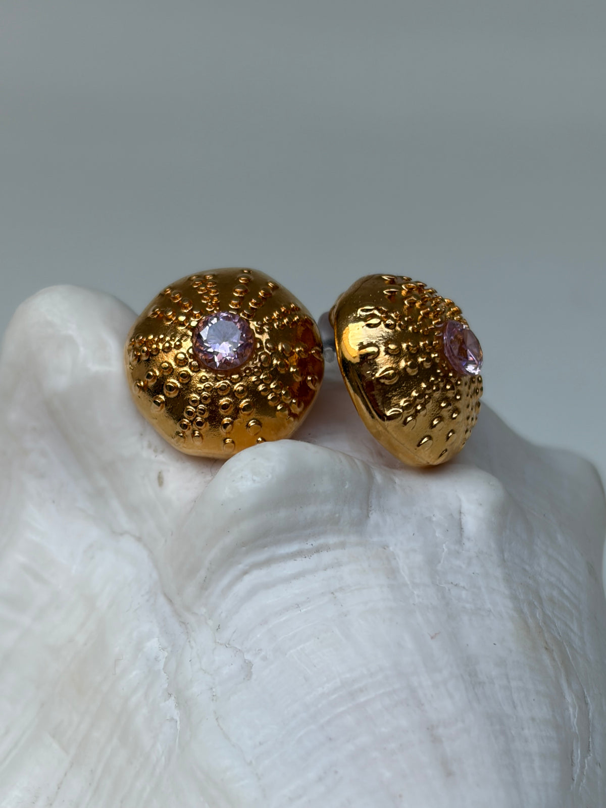 Boucles d’oreilles Plated Gold & Pink Zircon - Malo - pièce de caractère ©️