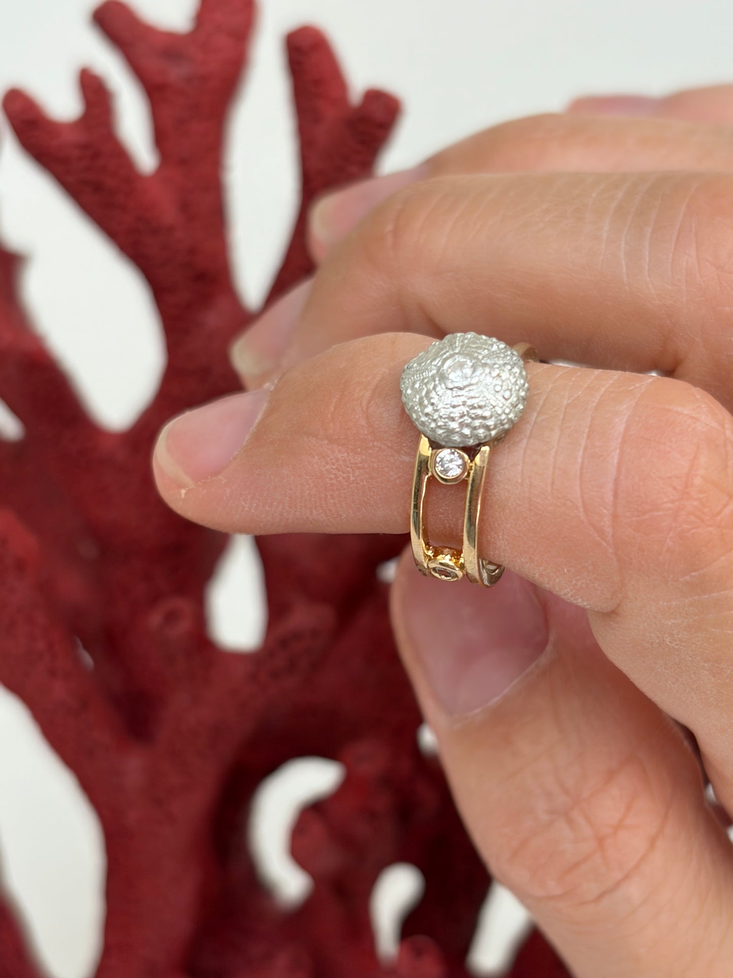 Bague Secret of the Sea - or laminé/oxyde zirconium   et argent massif oursin - exclusif Kaküka taille 49/50