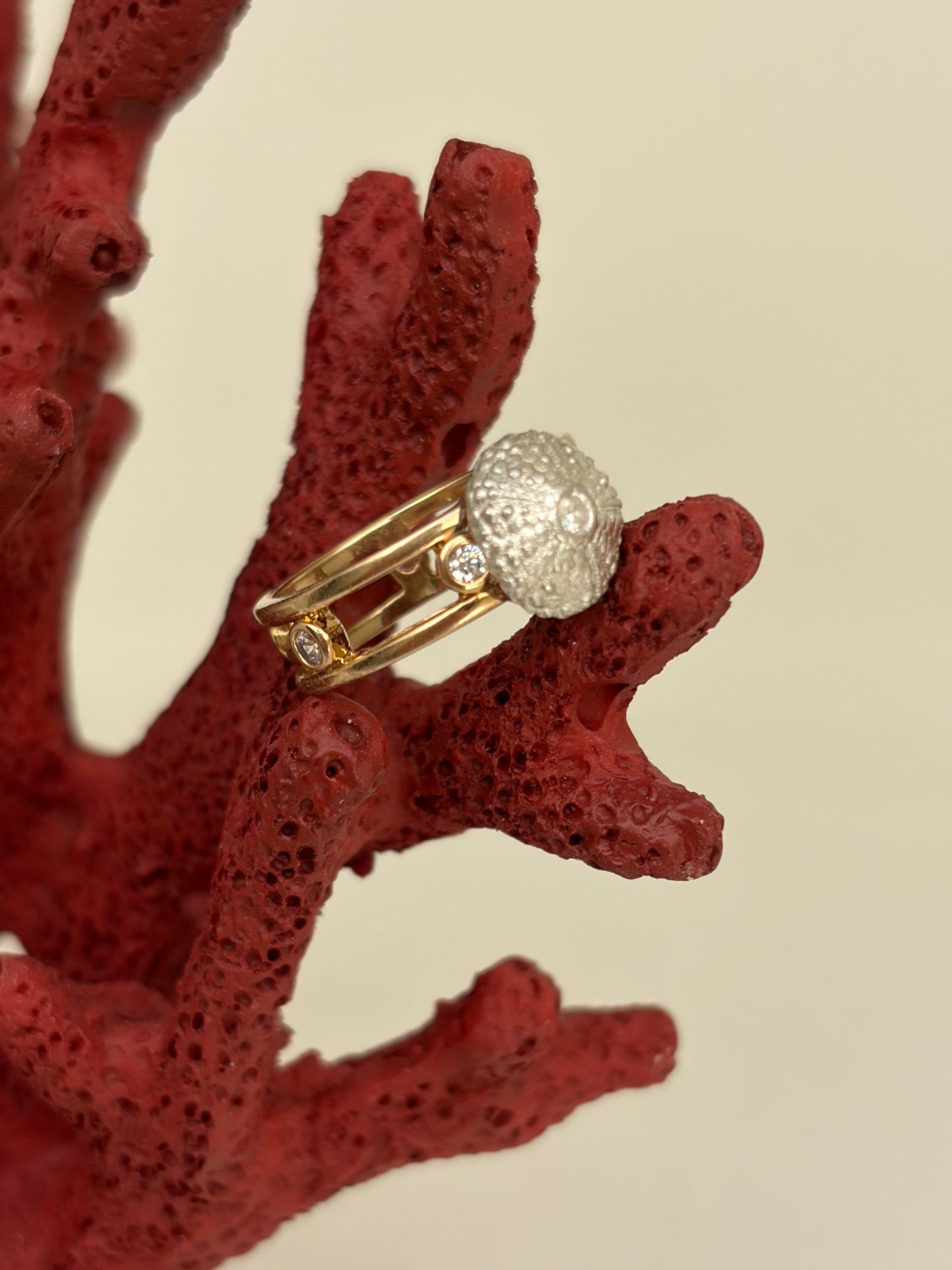 Bague Secret of the Sea - or laminé/oxyde zirconium   et argent massif oursin - exclusif Kaküka taille 49/50