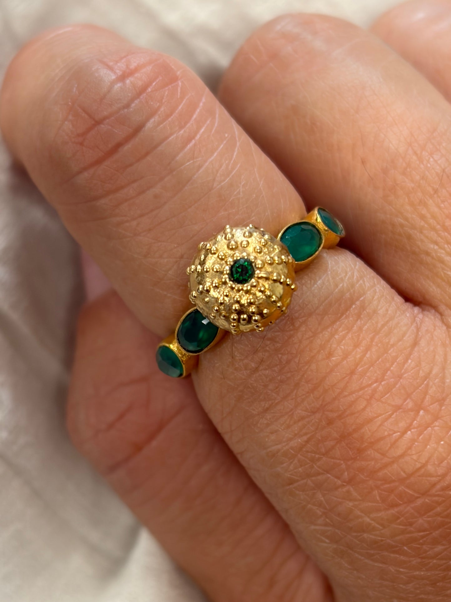 Bague Onyx vert et Oursin gold ✨