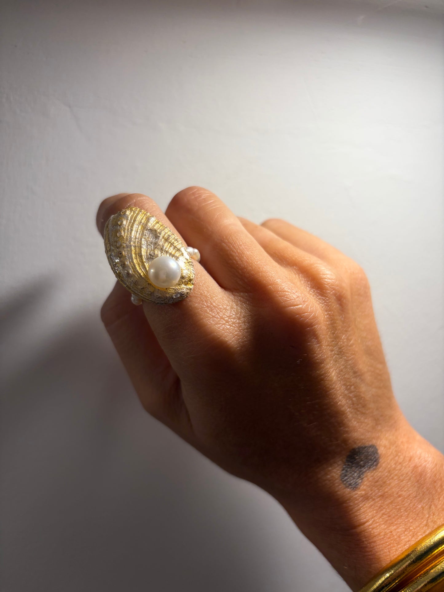 Bague Ormeau nacré et feuille d’or