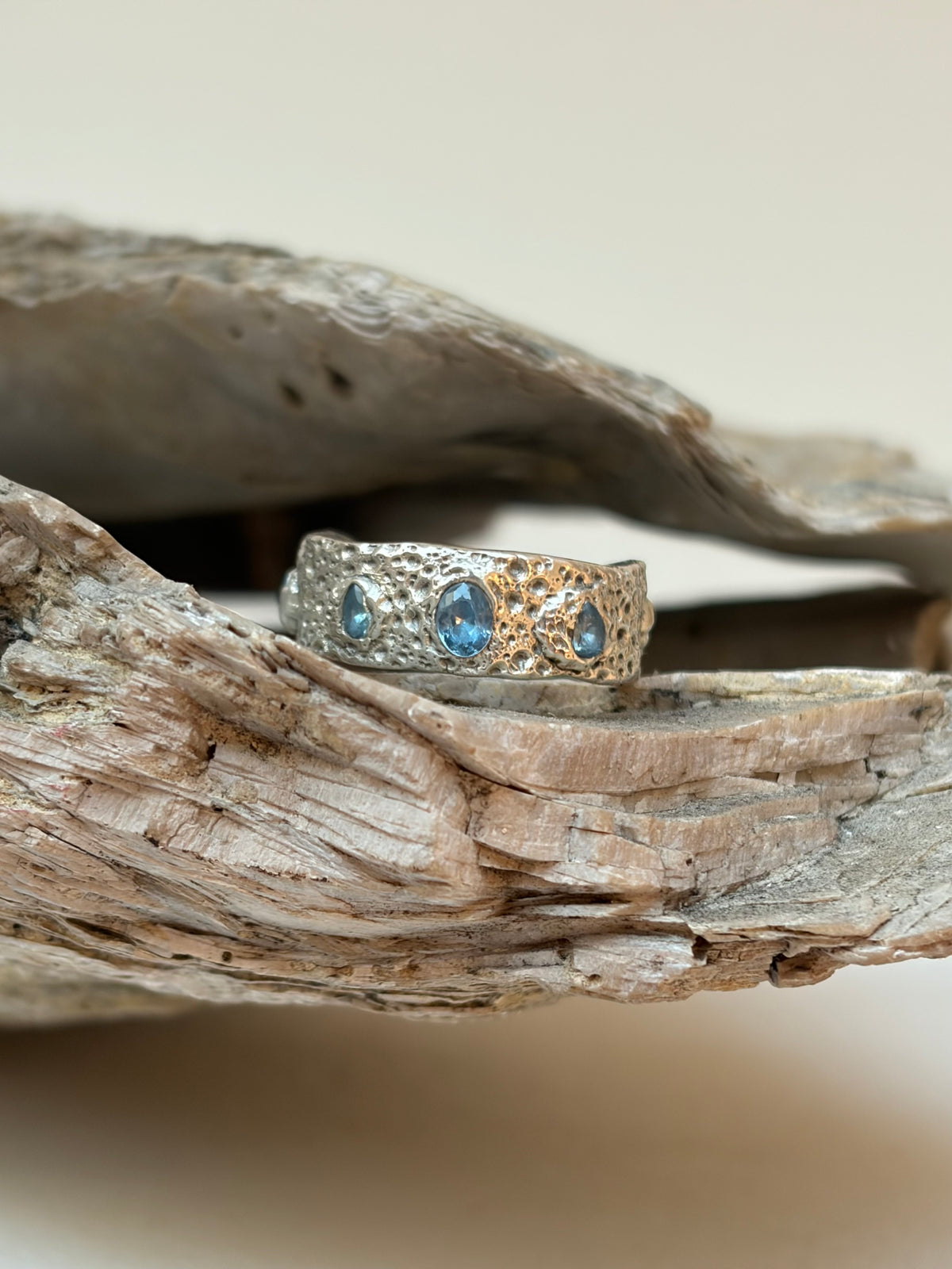Bague Miléade - argent 950 et tanzanite - pièce unique artisanale Kaküka Jewelry ©️