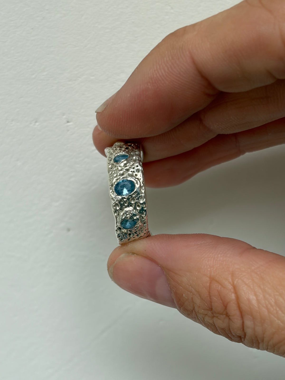 Bague Miléade - argent 950 et tanzanite - pièce unique artisanale Kaküka Jewelry ©️